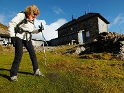 58 L'acqua sgorga dal terreno intriso d'acqua 